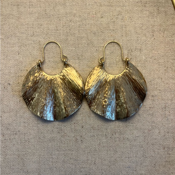 ✨ Gold-Toned Boho Style Dangle Earrings - Picture 2 of 6